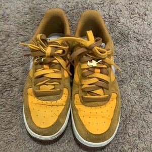Nike air force one yellow suede